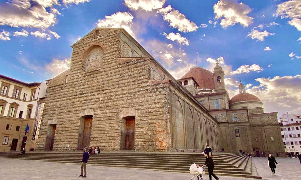 Santa Maria Novella Apartment | Luxurious 3-Bedroom Apartment with Views of the Medicean Chapels