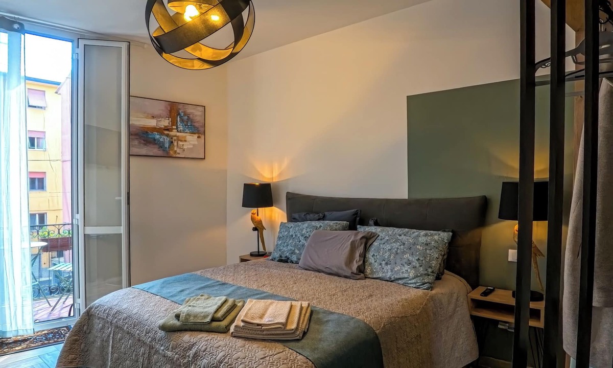 La Spezia Apartment | Modern Comfy Stay with Balconies, Free Parking & Easy Access to the Cinque Terre