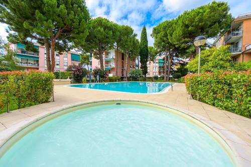 Loano Apartment | NEW Splash Lusso Con Piscine a 2 Passi Dal Mare