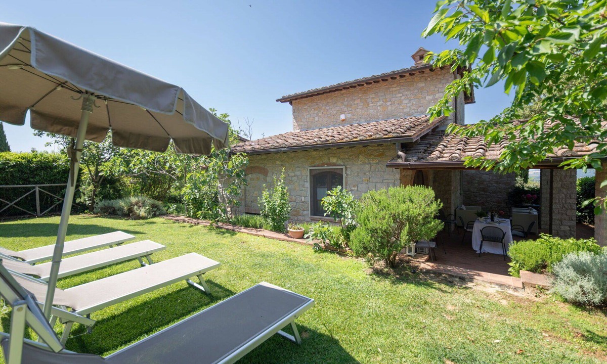 Gaiole in Chianti House | Nice apartment in villa for 4 guests with WIFI, A/C, pool, TV and pets allowed
