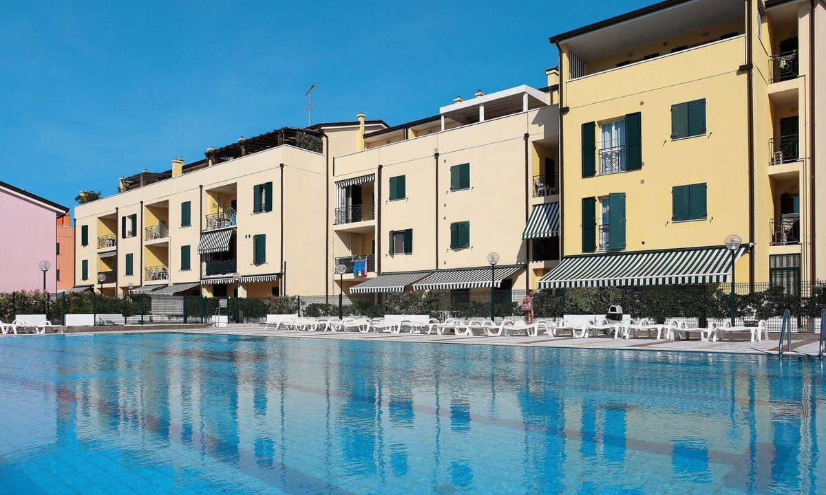 Old Town Apartment | Nice apartment for 4 people with A/C, pool, WIFI, TV and terrace