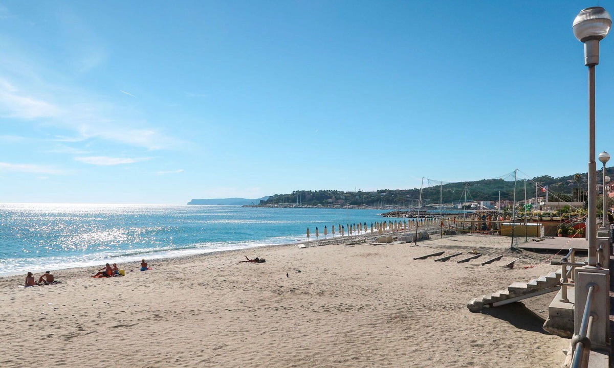 Varazze Apartment | Nice apartment for 6 people with hot tub, A/C, WIFI, TV, terrace and pets allowed