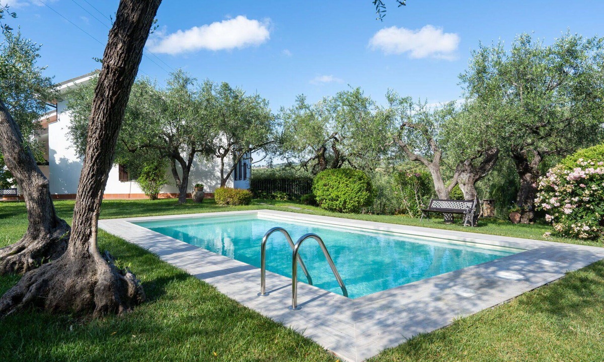 Monade Santa Lucia Villa | Nice apartment in villa with pool, WIFI, A/C, TV, patio, pets allowed and panoramic view