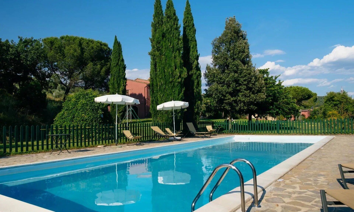 Agello Bed & Breakfast | Nice room for 10 guests with WIFI, pool, A/C, TV, veranda and pets allowed, close to Perugia