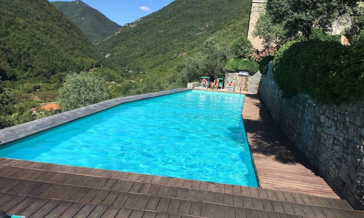 Colletta House | Oliveto Sleeps 4 with Private Garden