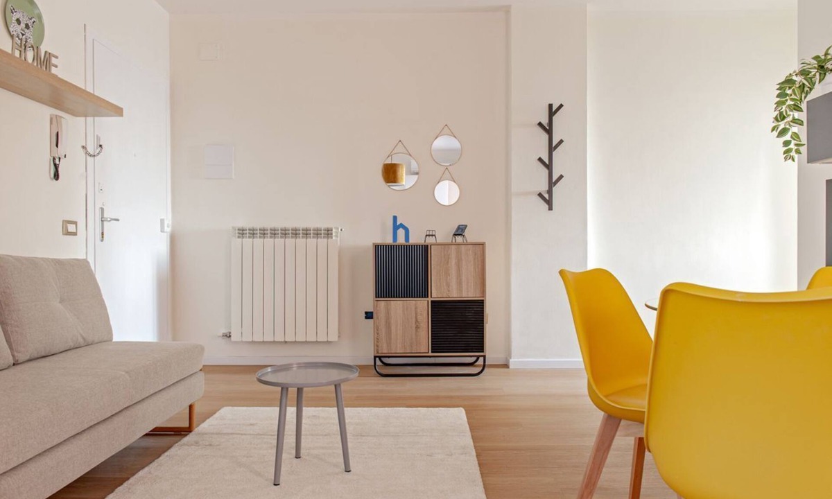 Pisa Apartment | Our newly renovated property is designed to offer you maximum comfort. The bright and spacious bedroom is equipped with a comfortable double bed, ideal for a regenerating sleep. The living room is perfect for relaxing, with a sofa that turns into a bed t