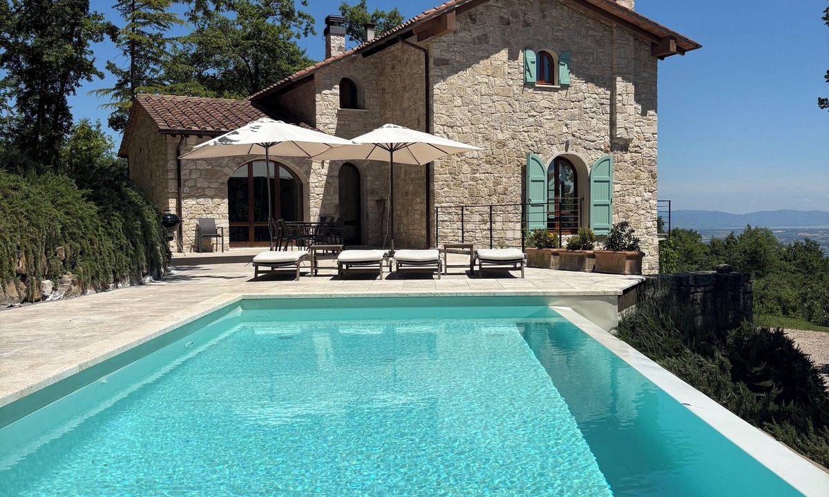 Sarteano Villa | Panorama and privacy in the Siena Province, south of Montepulciano.