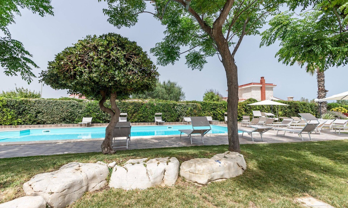 Torre a Mare Bed & Breakfast | Pietramare Luxury - Black Diamond by Rentbeat