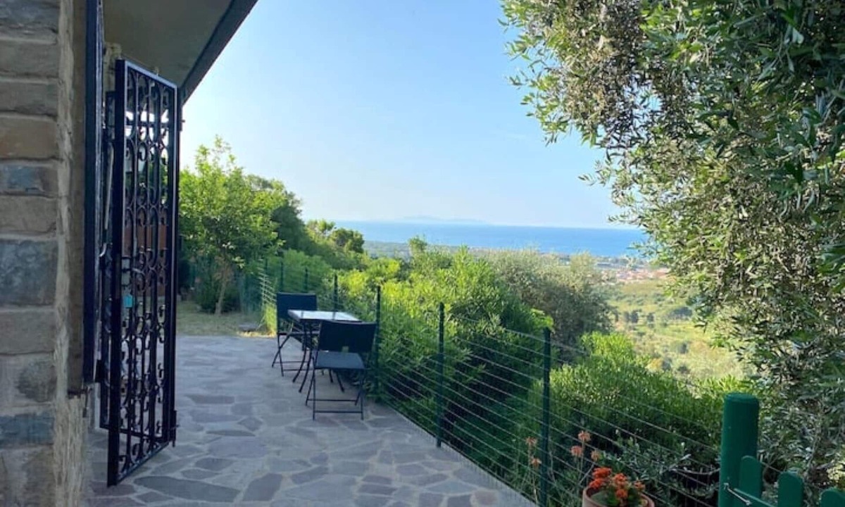 Castiglione della Pescaia Villa | Poggiodoro: small villa in the hills with sea view