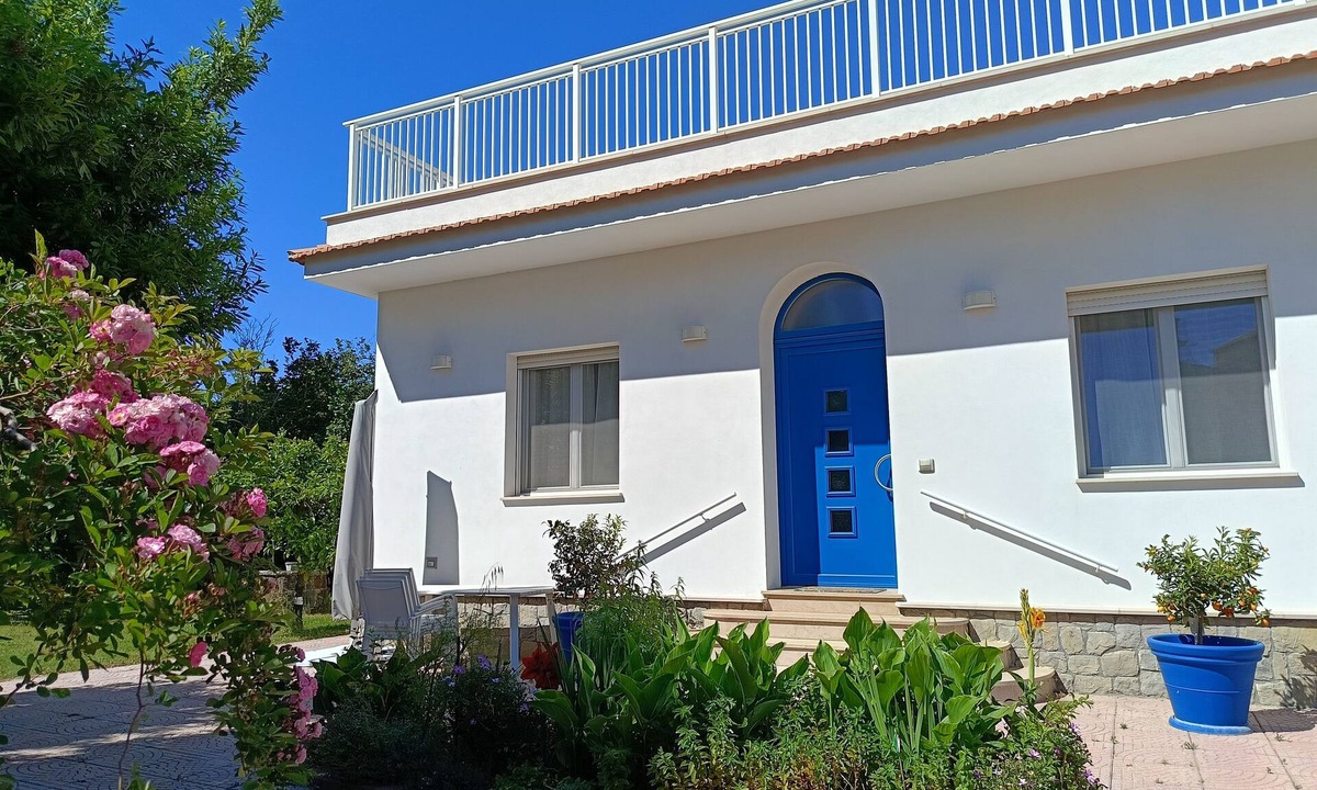 Sant'Agata sui Due Golfi Villa | Private Villa with Garden and Vesuvius View near Sorrento Coast