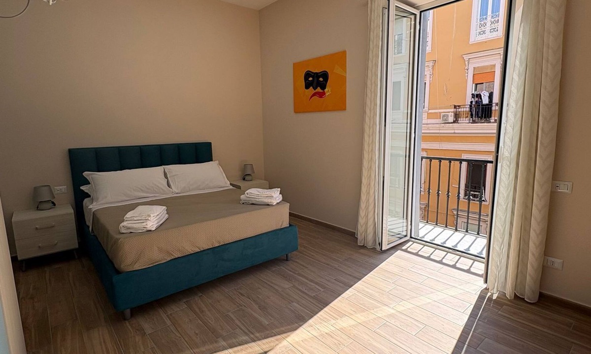 Vasto Bed & Breakfast | Pulcinella B&B Room in Central Napoli with City Views