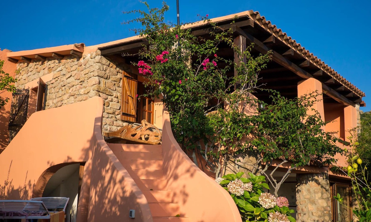 Conca Verde Apartment | Quiet and comfortable apartment with garden near the beach