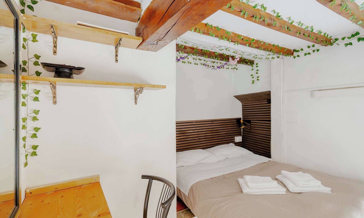 Santa Maria Novella Apartment | Quiet Mezzanine Studio Near Florence Center