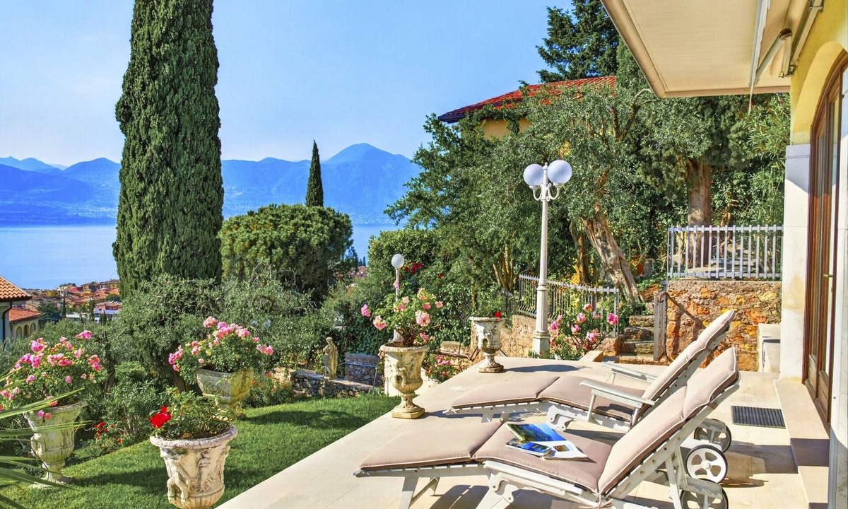 Torri del Benaco Villa | Regarda - Villa Vera with stunning lake view and garden