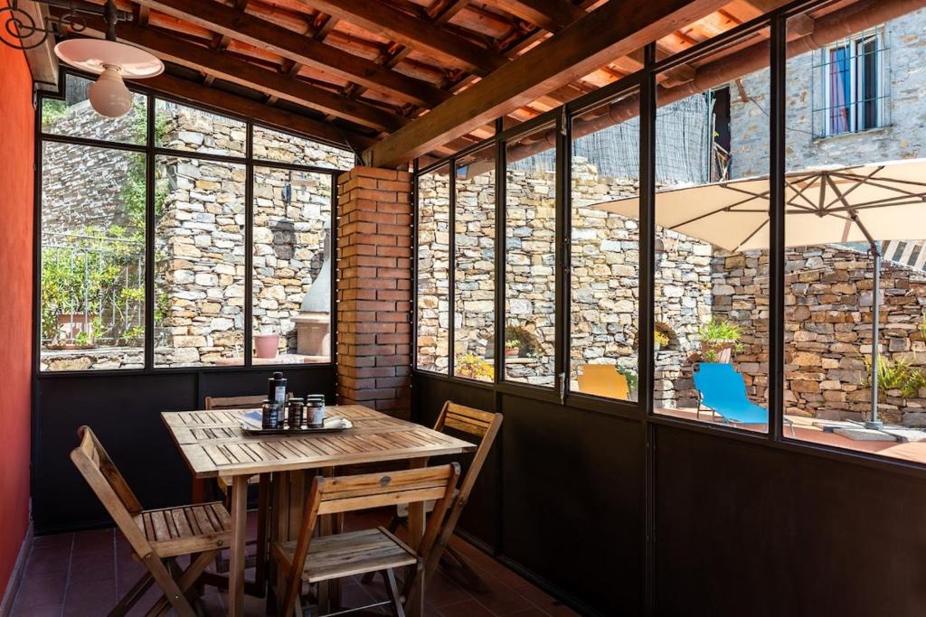 Vasia House | Relax tra gli ulivi con spazio esterno e barbecue