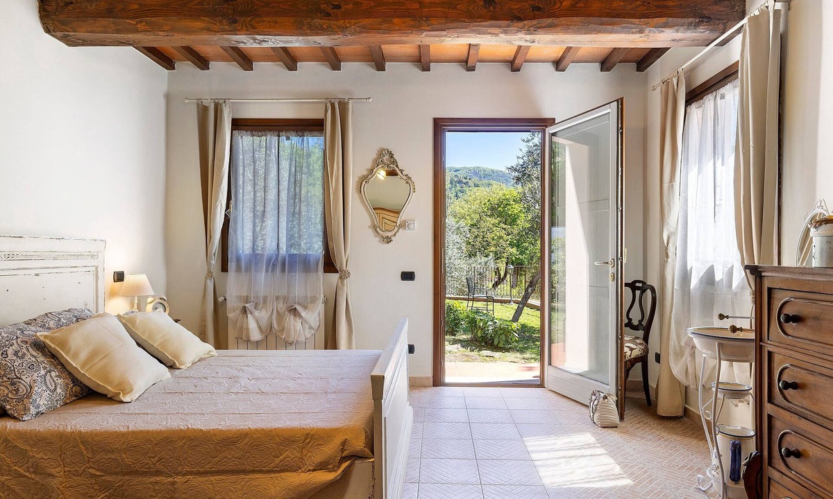 Villore Apartment | Relaxing Double Room Surrounded by Nature