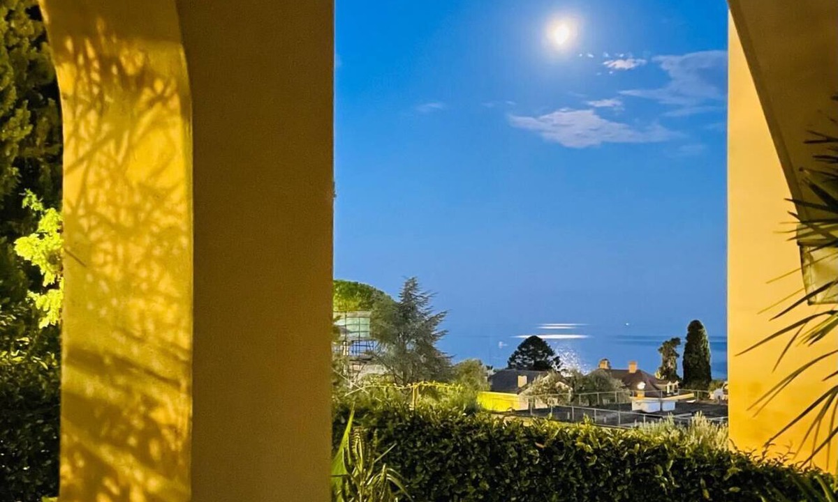Nervi Apartment | Residential neighborhood in Nervi, just a stone's throw from the sea