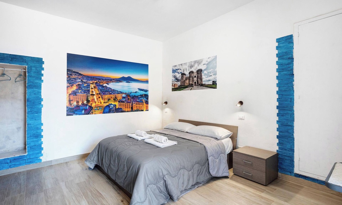 Piazza-Tralia-Pendolo Apartment | Room 'Camera Amalfi Con Vista Montagna' with Mountain View, Wi-Fi and Air Conditioning