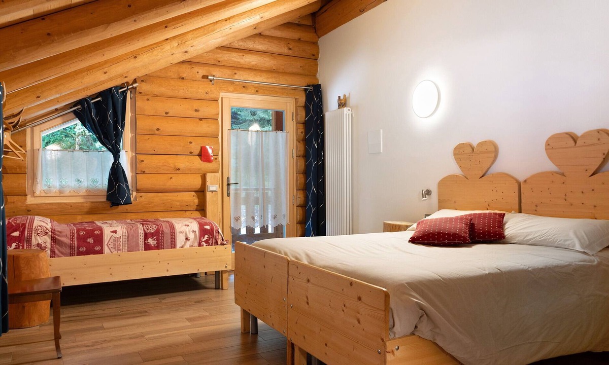 Cogolo Apartment | Room 'Lavanda' with Mountain View, Shared Garden and Wi-Fi