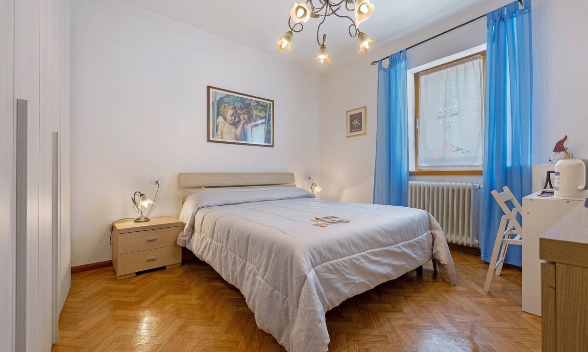 Roncone Apartment | Room 'Meridiana' with Mountain View and Wi-Fi