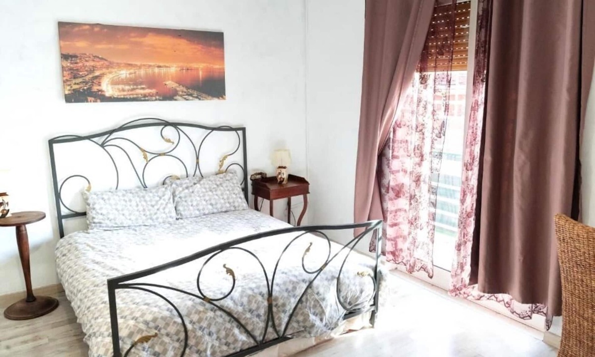 Secondigliano Bed & Breakfast | Room with private bathroom - Brown