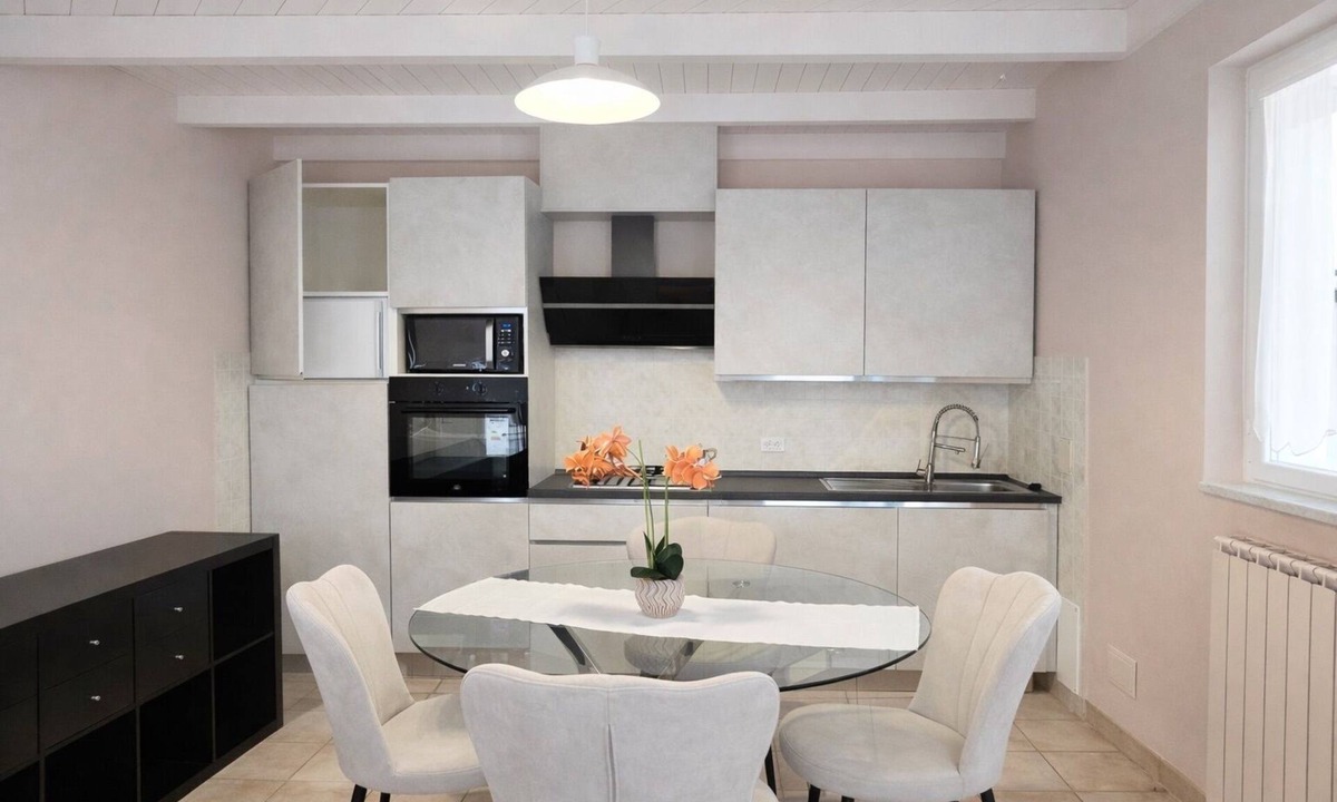 Castelnuovo Magra Apartment | SAKURA, Borgo Al Sole, Smart Working, Nature and Relaxation Jakuzi private