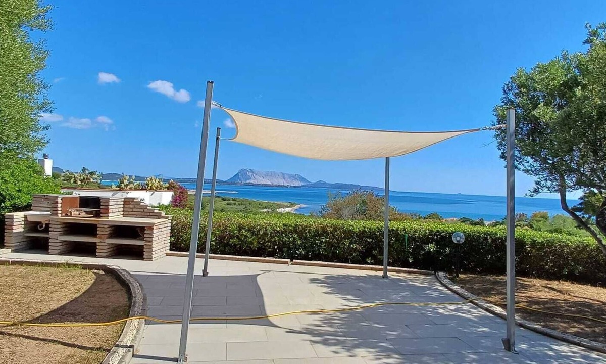 San Teodoro City Centre Villa | Sea Views & Serenity in San Teodoro - Near the Beaches & Downtown