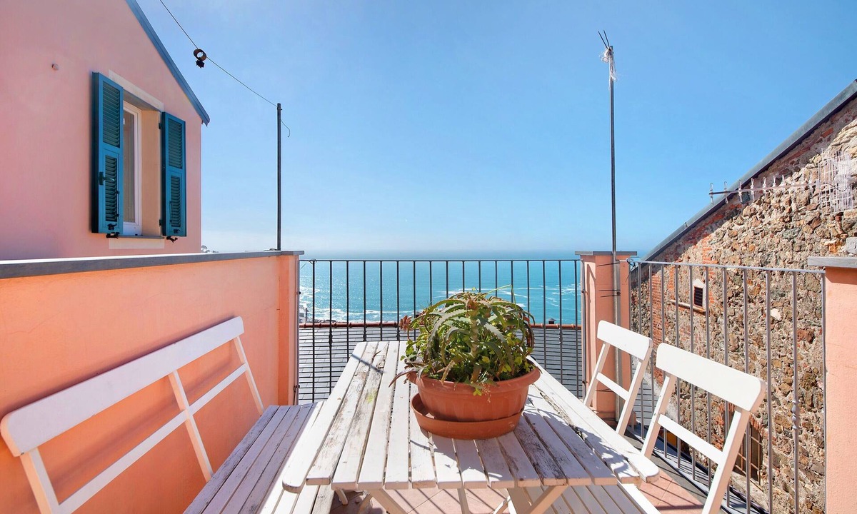 Bonassola Apartment | "Serra Trilocale" Apartment near the Sea with Private Terrace