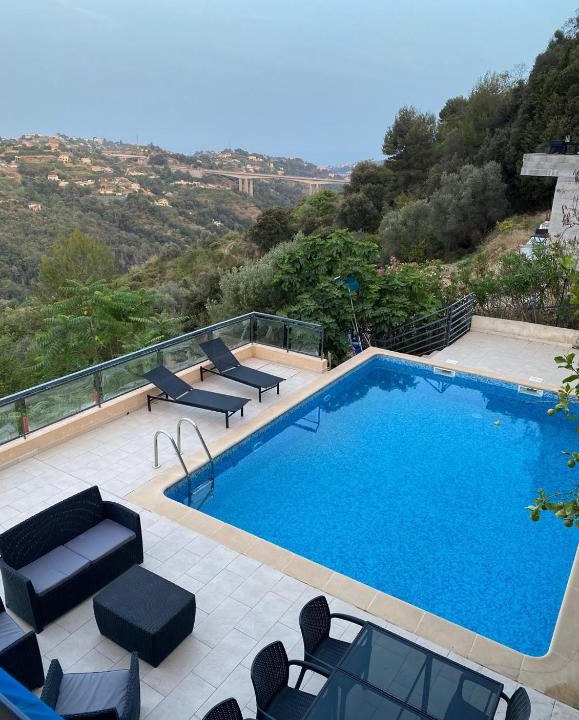 Nice Villa | Spacieuse Villa Niçoise au calme avec piscine