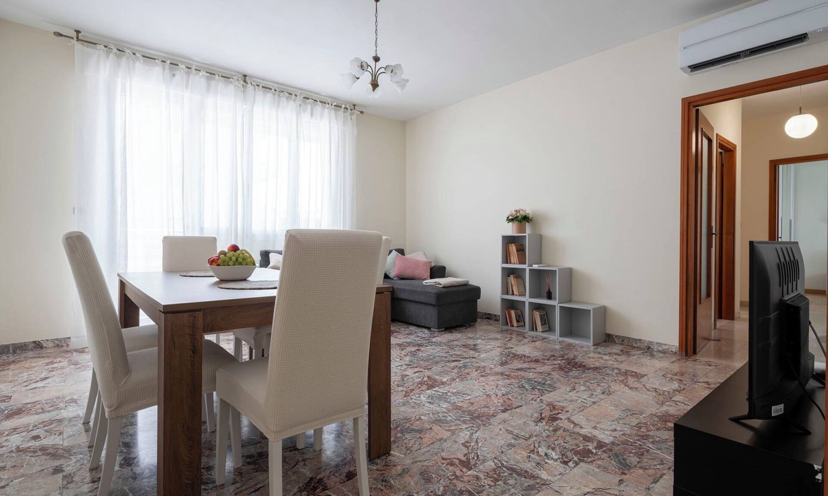 Lido di Jesolo Apartment | Spacious 3-bedroom apartment in Lido di Jesolo with a garage and two beach spots
