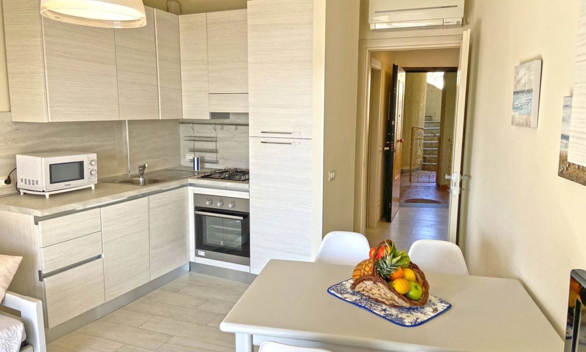Santo Stefano al Mare Apartment | SPACIOUS APARTMENT 50 metres from the SEA with furnished garden