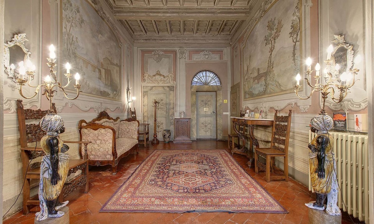 San Frediano Apartment | Special apartment with terrace and original frescoes 700 close to old bridge