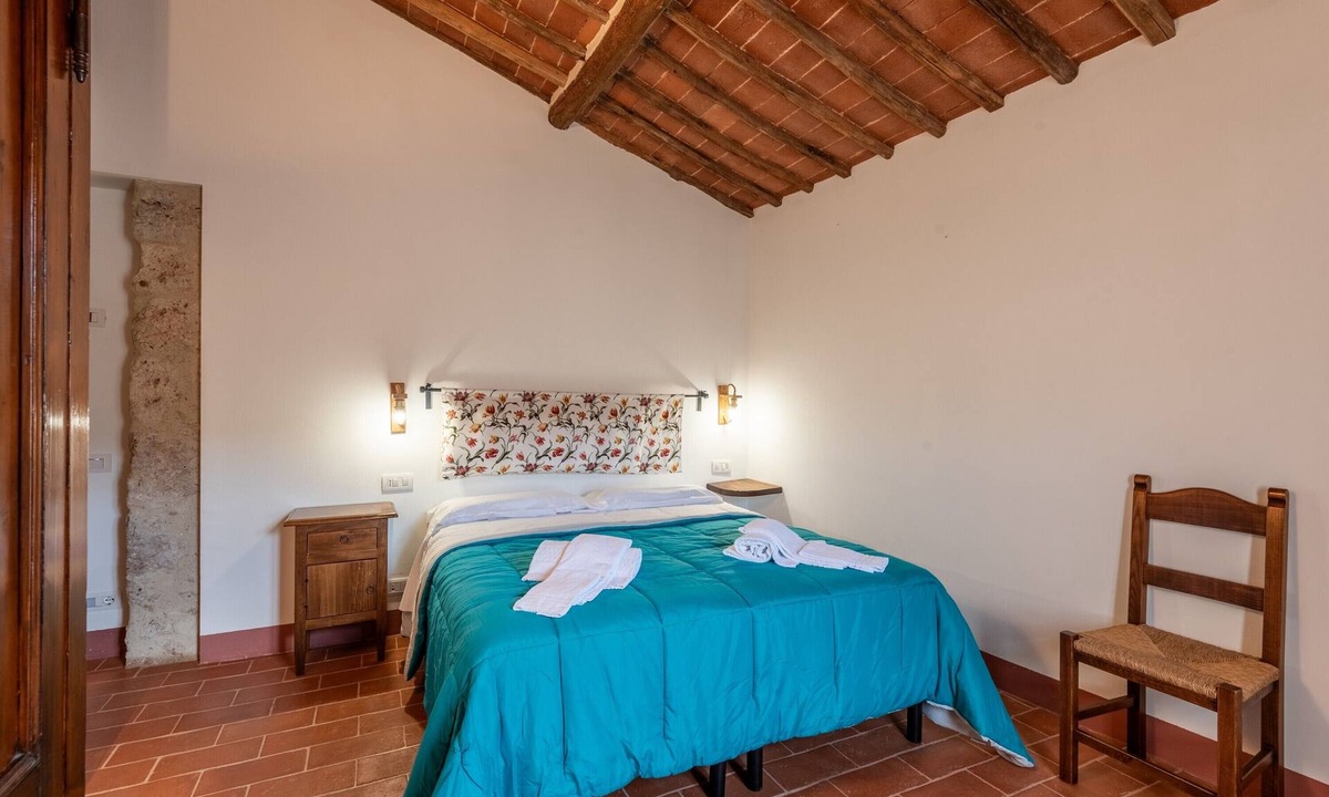 Simignano Apartment | Stanza Bareto – Agriturismo la Taverna di Celsa with Shared Pool