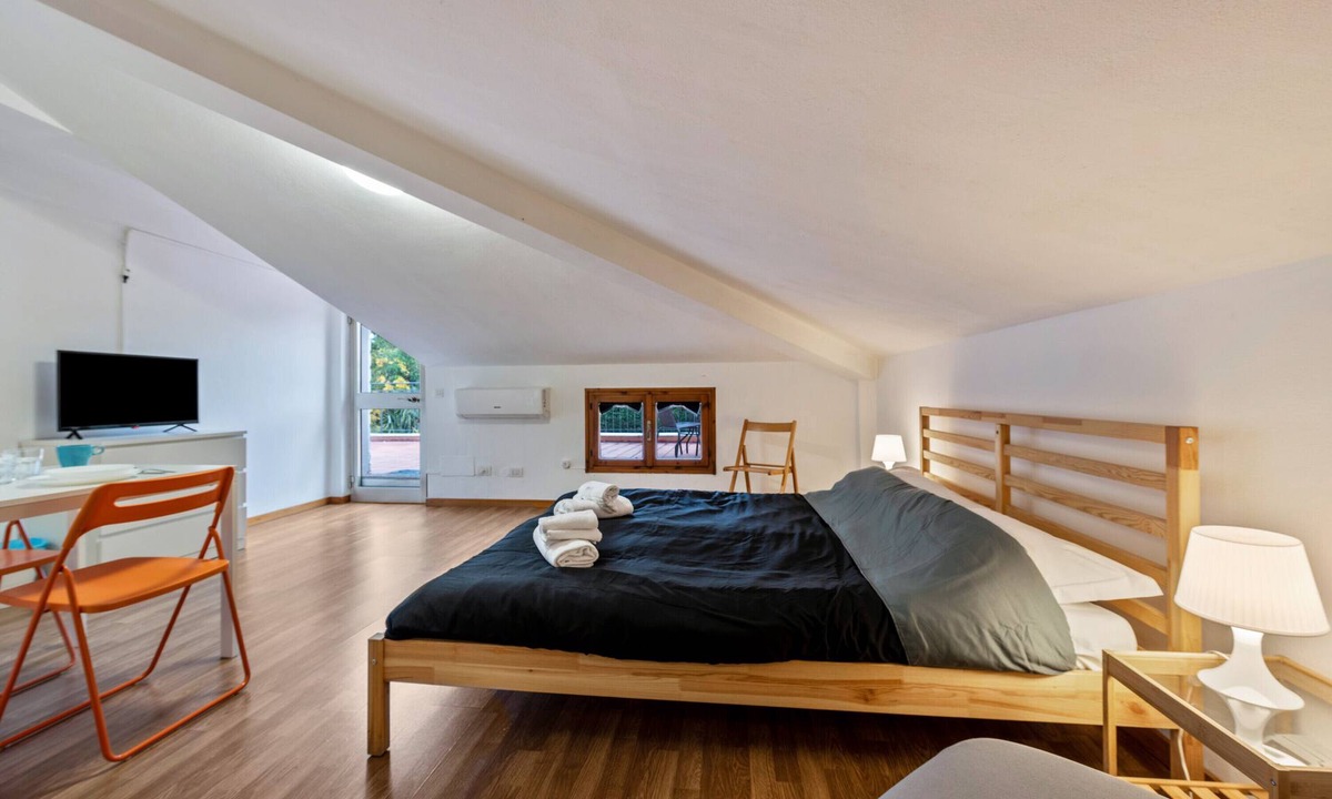 Peschiera del Garda Apartment | Studio Apartment "Civico22 - Mans 2" with Terrace & Wi-Fi