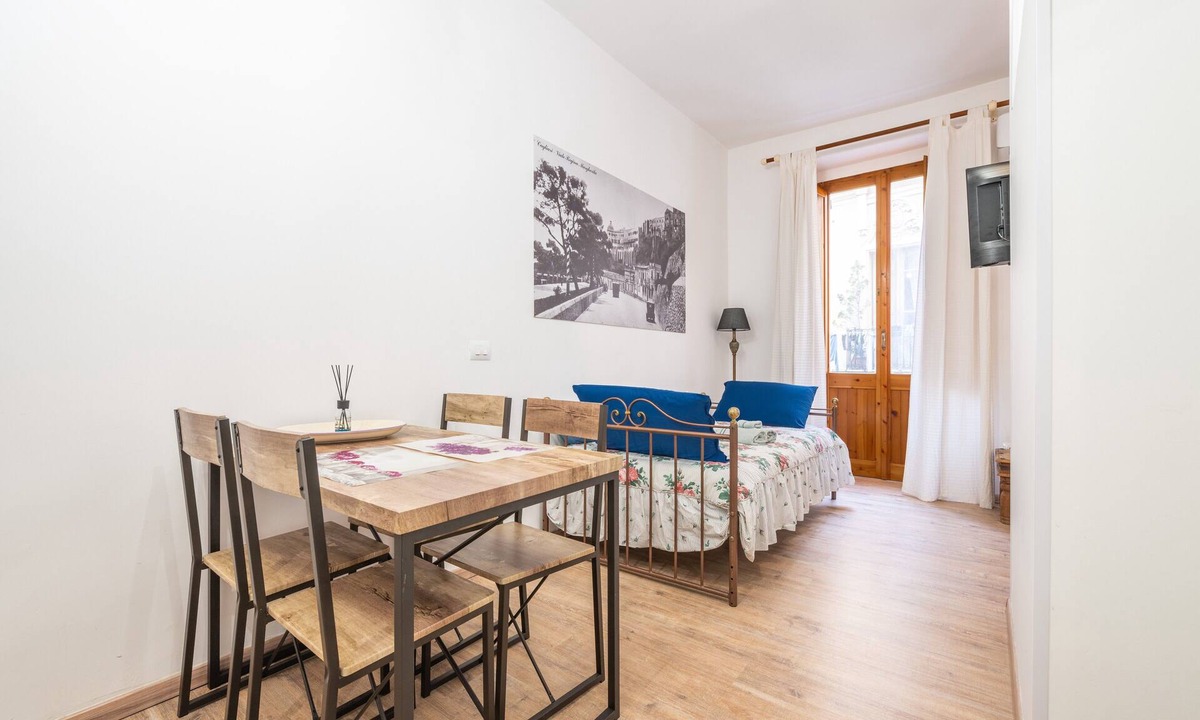 Cagliari House | Studio Apartment 'Alla Marina Monolocale Deluxe' with Balcony, Wi-Fi and Air Conditioning