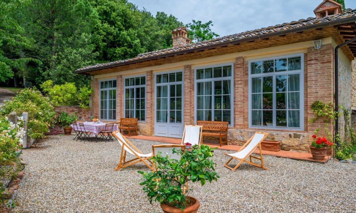 Ponte di Gabbiano Villa | Stunning villa of 200 sqm located on two levels, can accommodate up to 6 people. The property includes a private garden surrounded by olive trees, perfect for relaxing and organizing bike or horse rides in the quiet countryside of Castelnuovo Berardenga.
