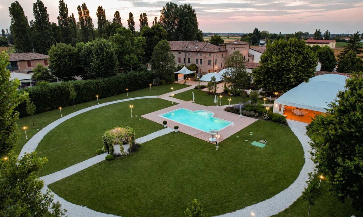 Mirandola Villa | Stunning private villa with hot tub, WIFI, A/C, private pool, TV, patio and pets allowed