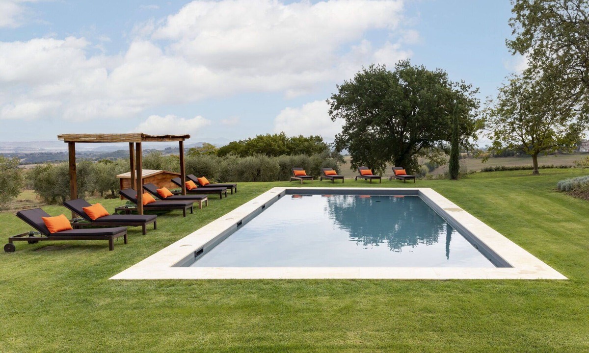 Sarteano Villa | Stunning private villa with hot tub, WIFI, private pool, A/C, TV and patio, close to Montepulciano