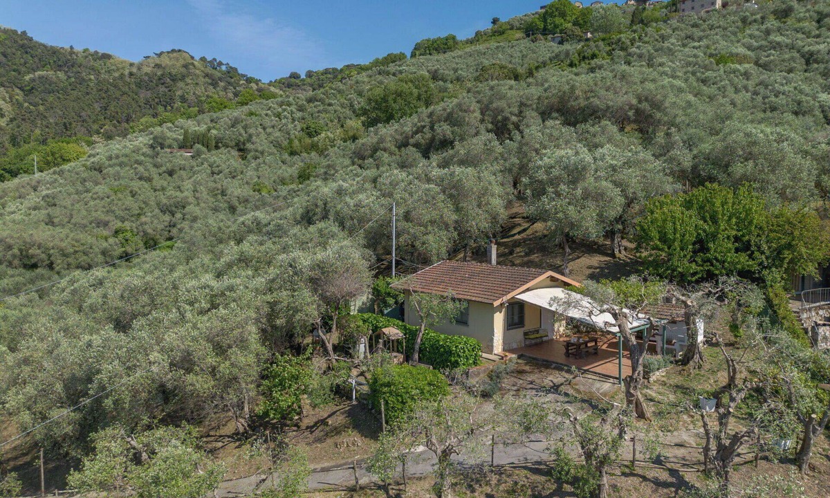 Stiava Villa | Stunning private villa for 2 guests with WIFI, A/C, TV, patio and pets allowed