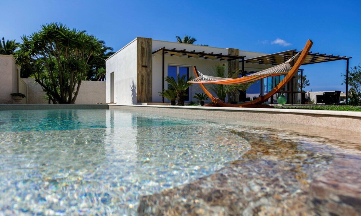 Nardo Villa | Stunning private villa for 6 people with WIFI, A/C, private pool, TV, patio and pets allowed