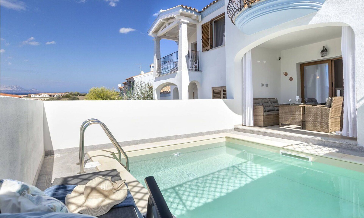 Tanaunella House | Stunning private villa for 4 guests with WIFI, private pool, A/C, TV and patio