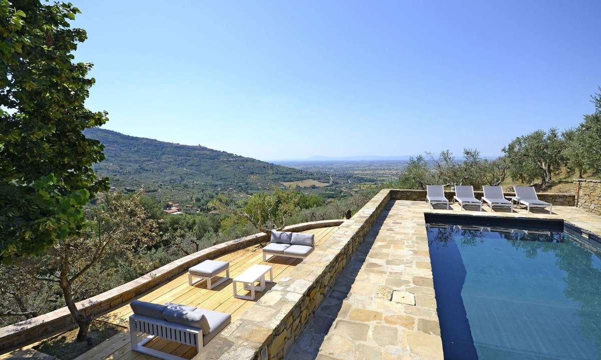 Cortona Villa | Stunning private villa for 8 people with private pool, WIFI, A/C, TV, patio and panoramic view