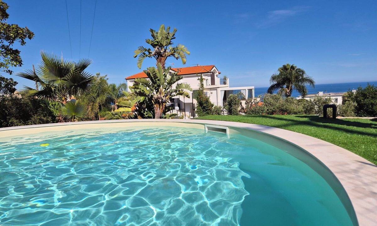 Sanremo Villa | Stunning private villa for 6 guests with A/C, private pool, WIFI, TV and terrace