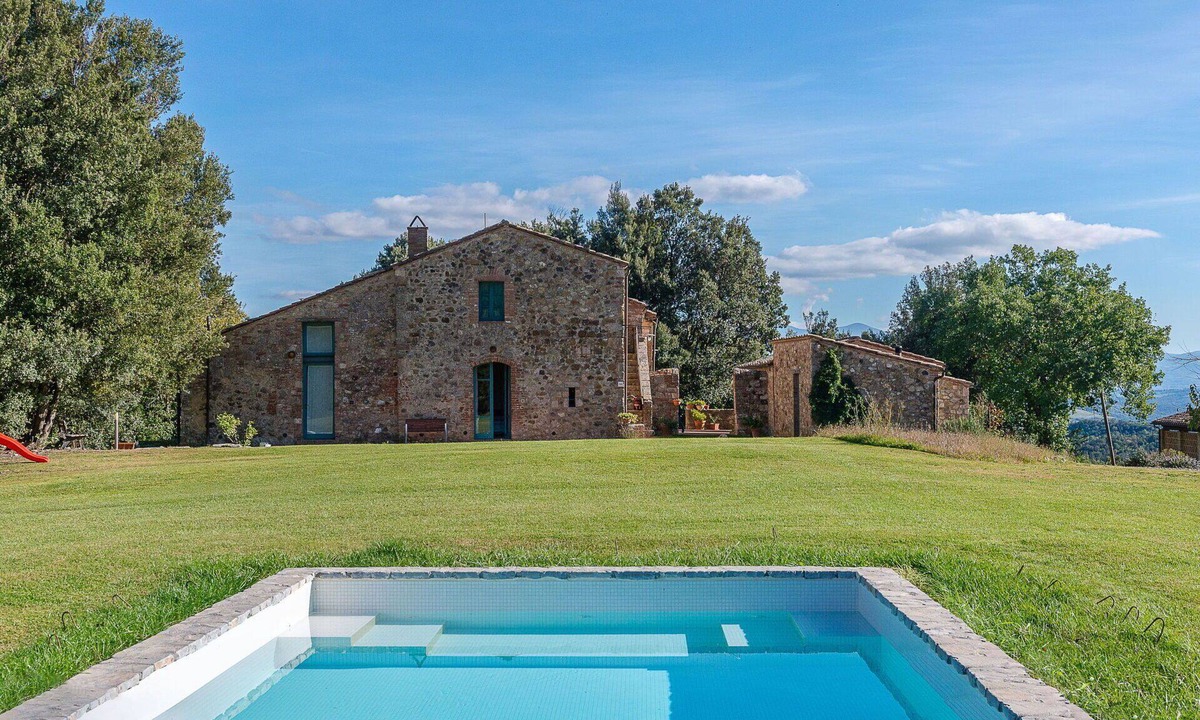 Civitella Paganico House | Stunning villa for 12 people with private pool, WIFI, TV, terrace, pets allowed and panoramic v.