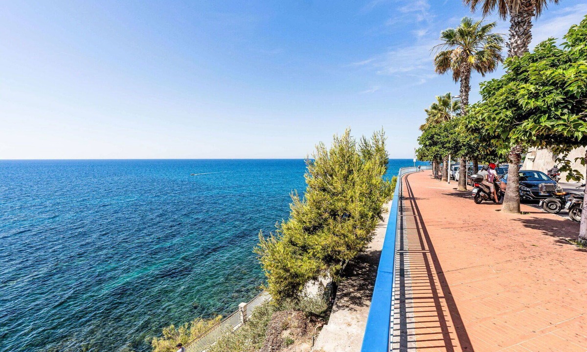 Imperia Villa | Stunning villa for 4 people with WIFI and terrace