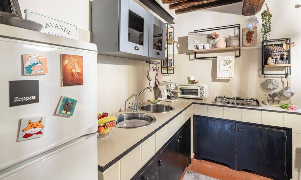 Collodi House | Stunning villa for 6 people with WIFI, TV, veranda and pets allowed, close to Lucca