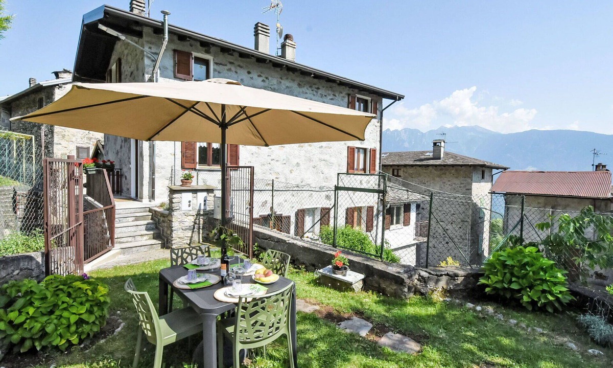 Valtellina Apartment | Stunning villa for 7 guests with WIFI, TV, balcony and pets allowed