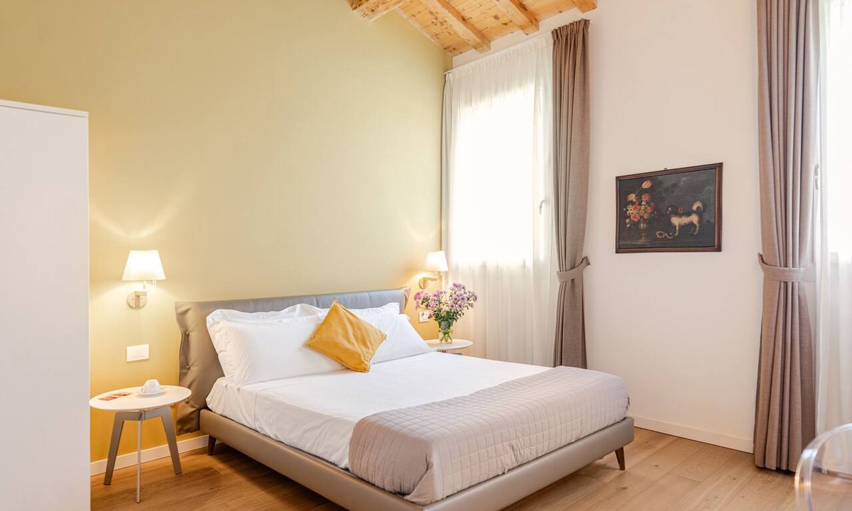 Vicenza House | Suite-Premier-Ensuite with Shower-Courtyard view