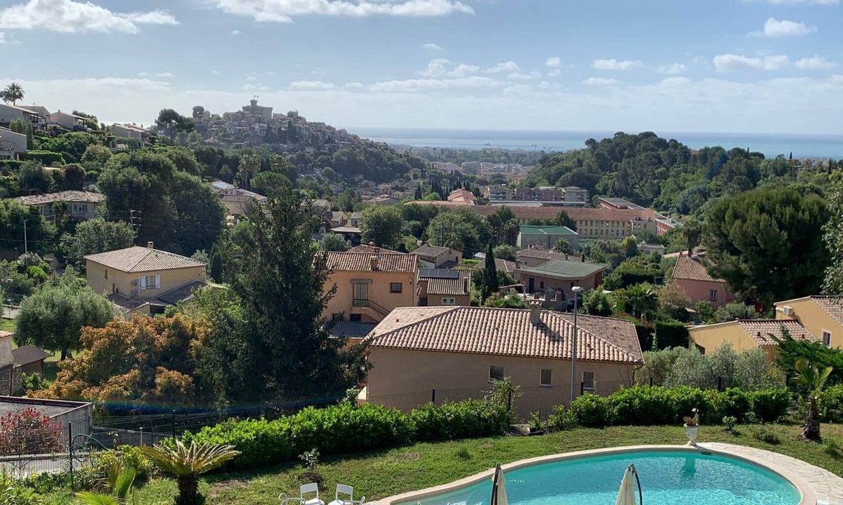 Cagnes-sur-Mer House | Superbe villa et piscine - 3 appartements