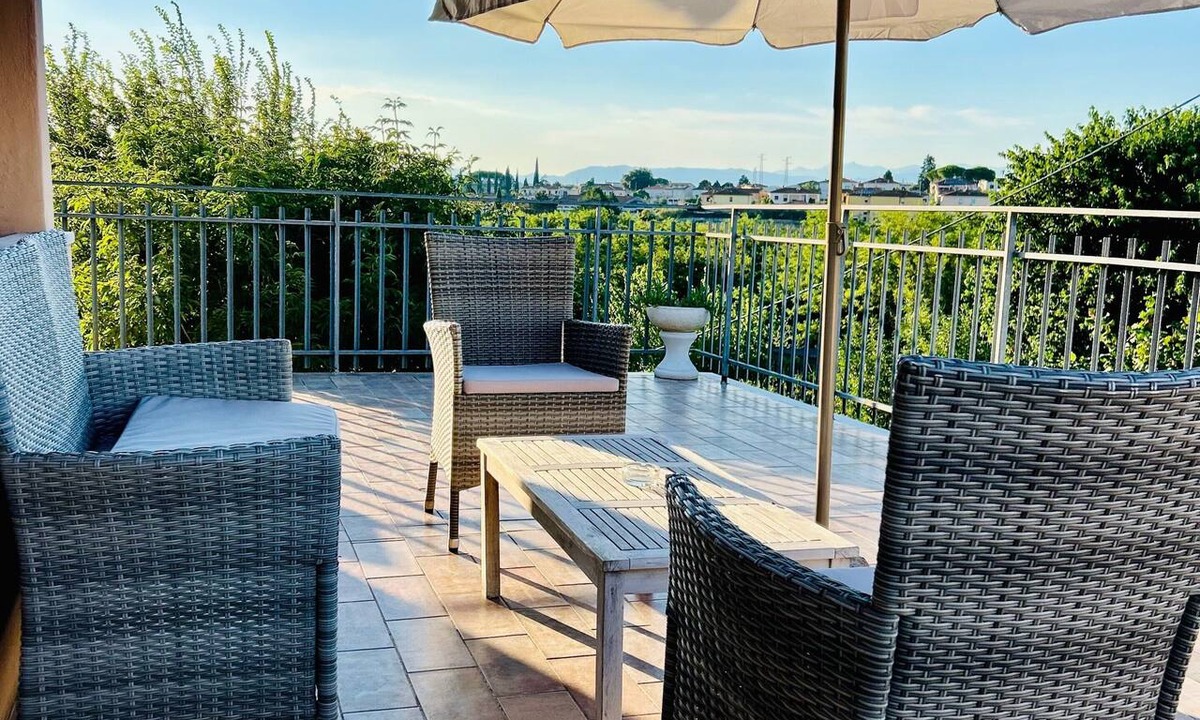 San Romano Apartment | Tarallino House Apartment with Private Terrace, Wi-Fi and Air Conditioning